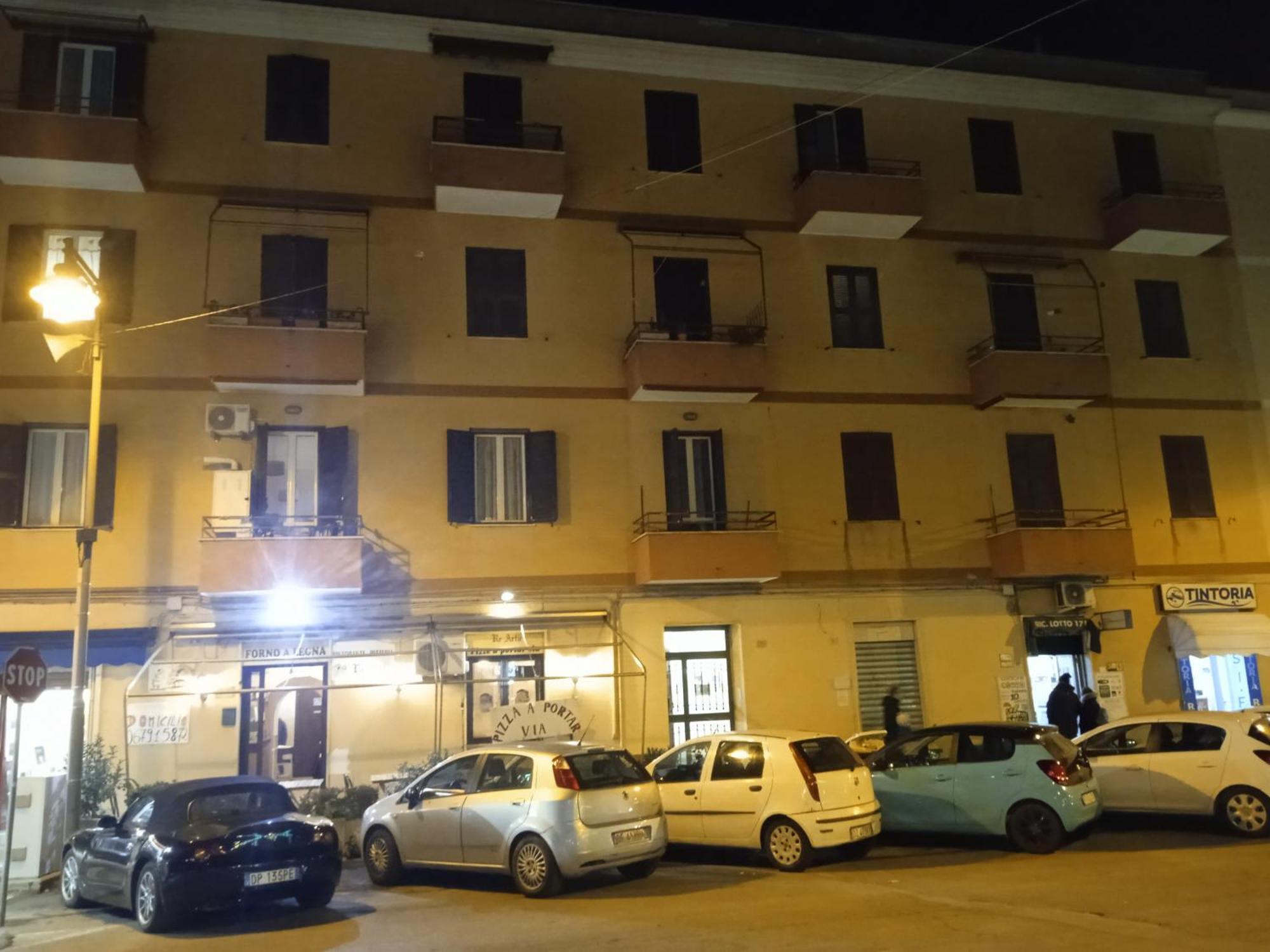 Adriatic Room 50 M Dalla Stazione Ferroviaria Di Ciampino E Dalla Navetta Aeroportuale Bagian luar foto