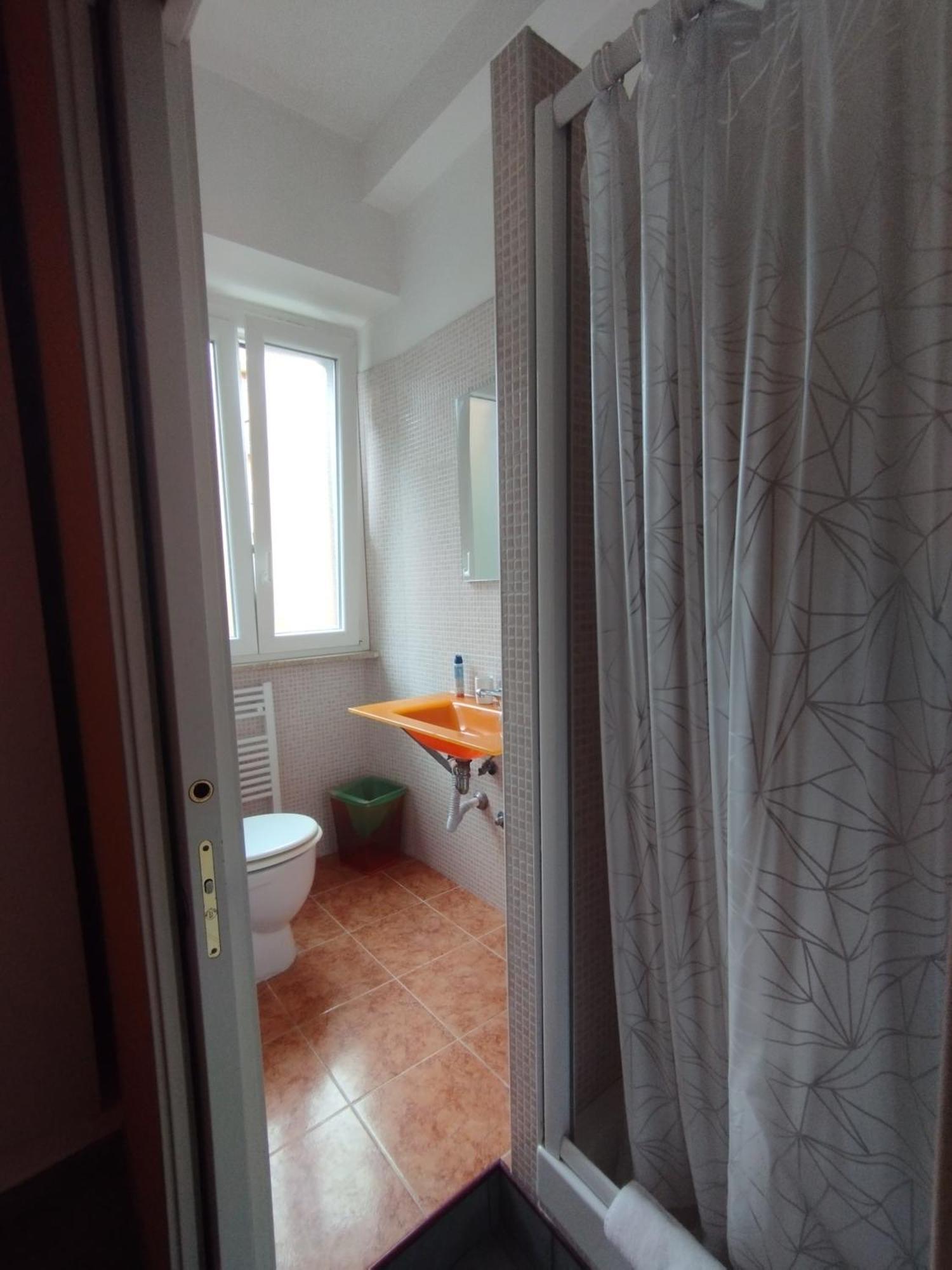 Adriatic Room 50 M Dalla Stazione Ferroviaria Di Ciampino E Dalla Navetta Aeroportuale Bagian luar foto