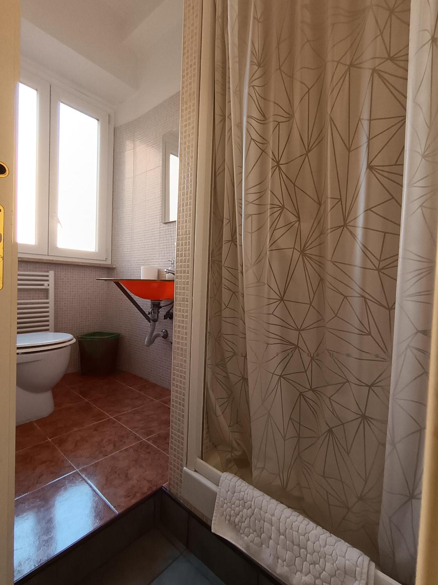 Adriatic Room 50 M Dalla Stazione Ferroviaria Di Ciampino E Dalla Navetta Aeroportuale Bagian luar foto