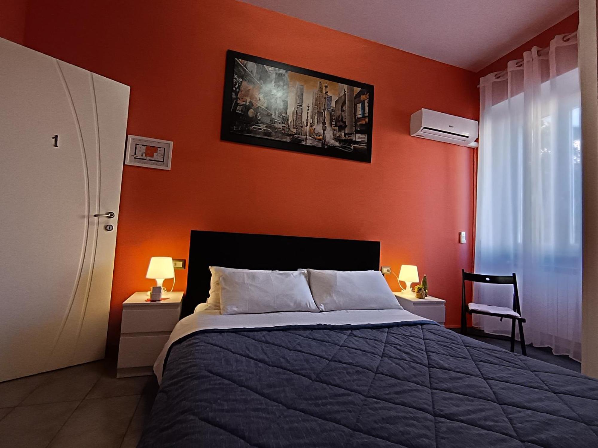 Adriatic Room 50 M Dalla Stazione Ferroviaria Di Ciampino E Dalla Navetta Aeroportuale Bagian luar foto